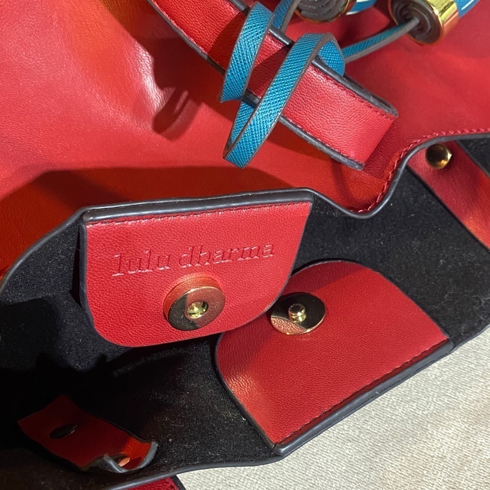 Lulu Dharma Elegant Red Tote Bag - Picture 7 of 8